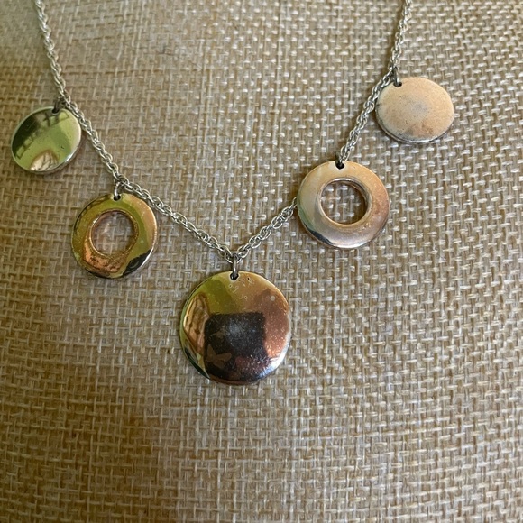 Elegant Silver Necklace with Circular Pendants - Picture 4 of 8